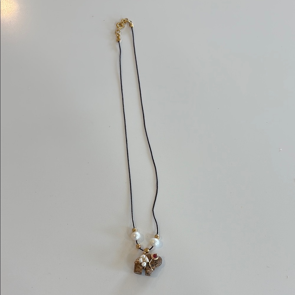 Elegant Black and Gold Necklace with Pearl Accents